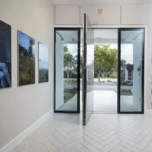 Aluminum Pivot-Hinged Door Aluminum Pivot-Hinged Door