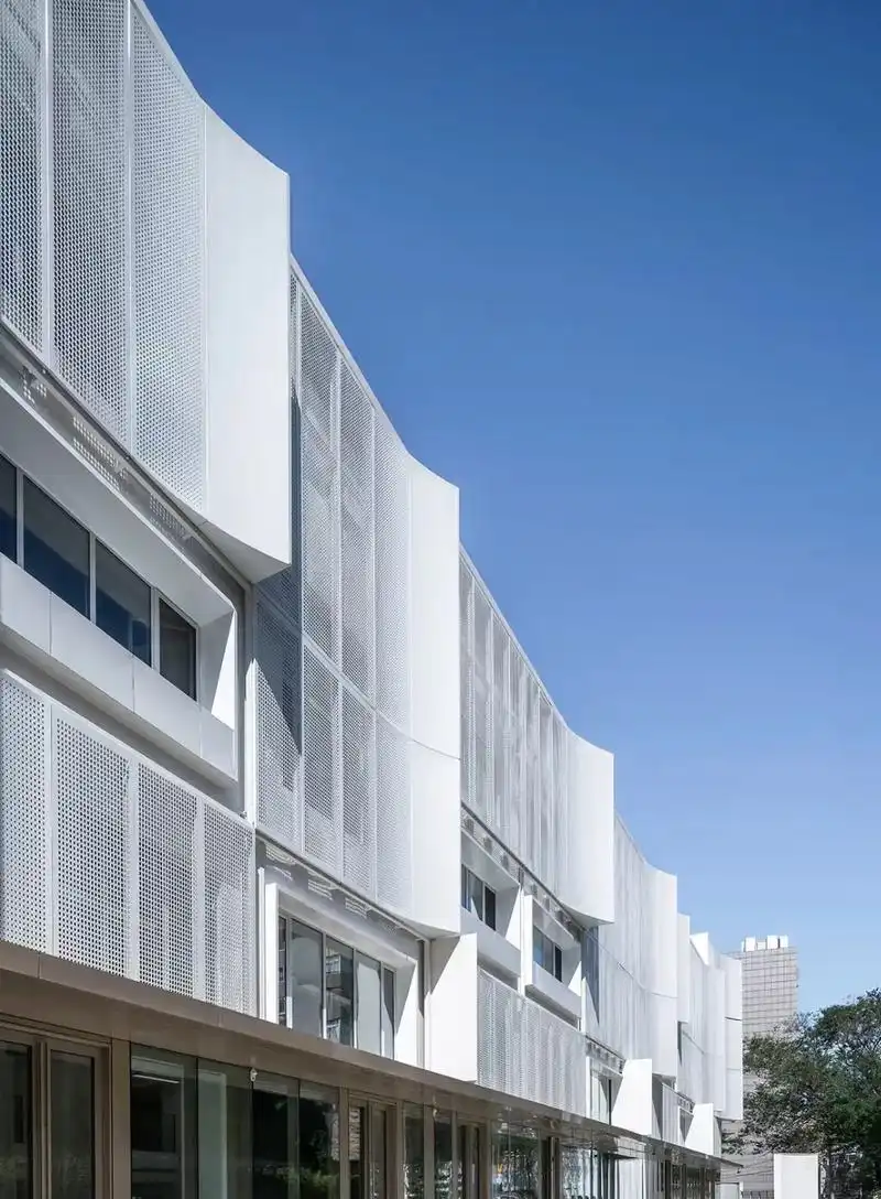 Contemporary curtain wall architecture Contemporary curtain wall architecture