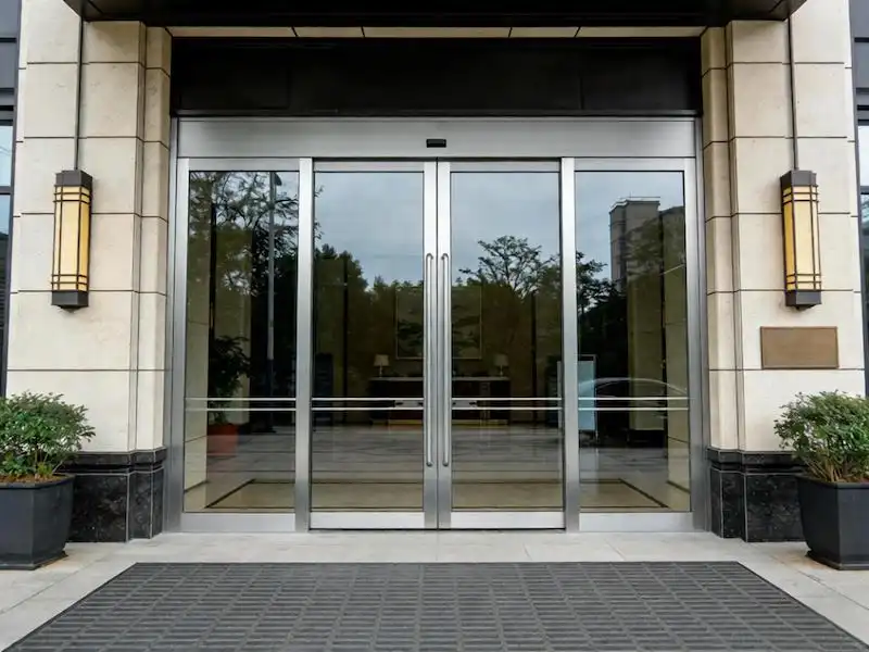 What Finishes and Colors Elevate Commercial Aluminum Doors’ Curb Appeal?